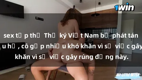 sex tập thể Thư ký Việt Nam bị phát tán clip sex đáng xấu hổ, cô gặp nhiều khó khăn vì sự việc gây rúng động này.